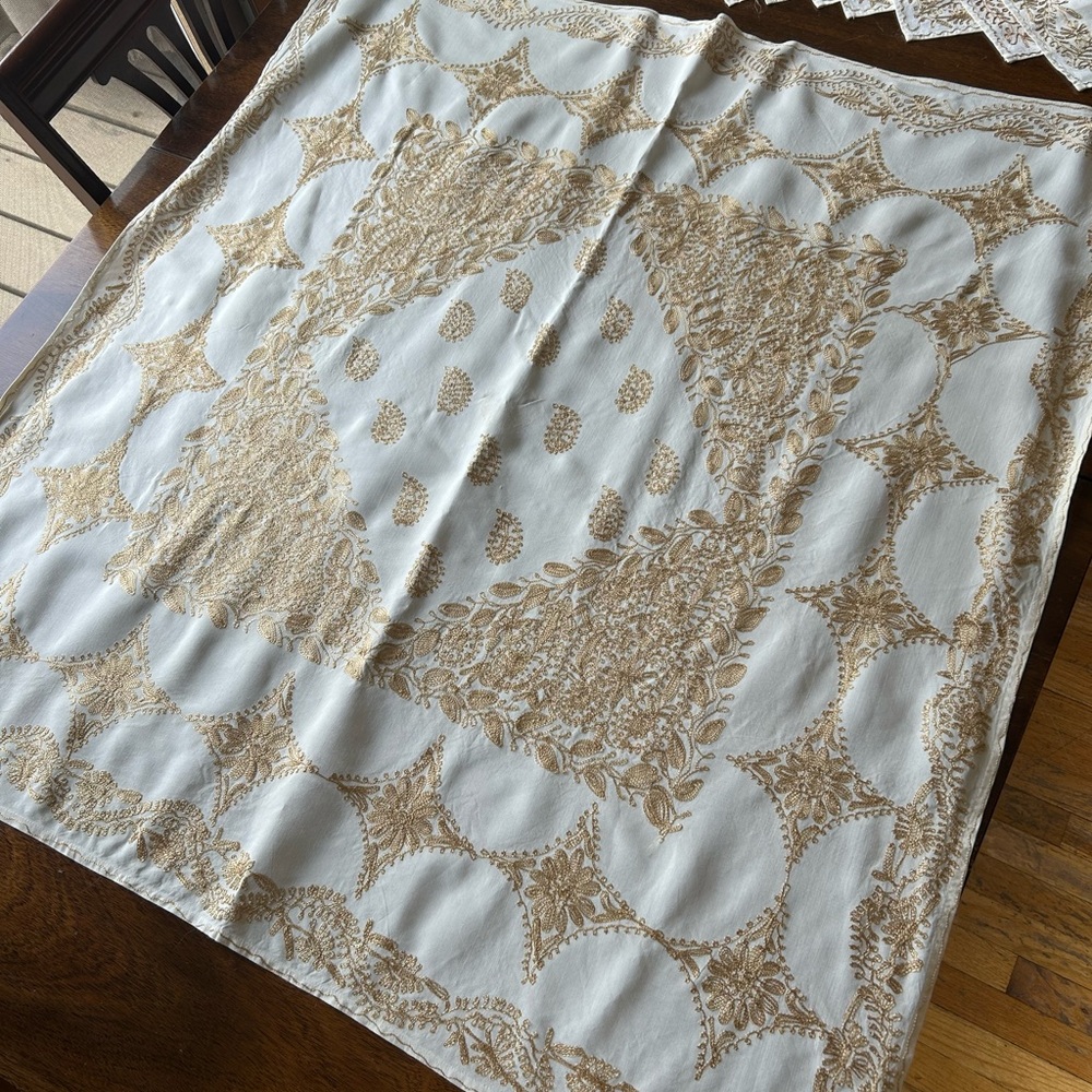 Cream and Gold Vintage Dining Table Linens